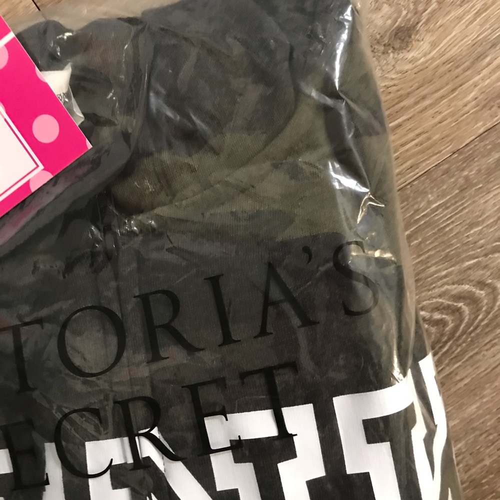 🚫SOLD🚫💕VS PINK GREEN CAMO WHITE FULL ZIP HOODIE - Picture 6 of 6